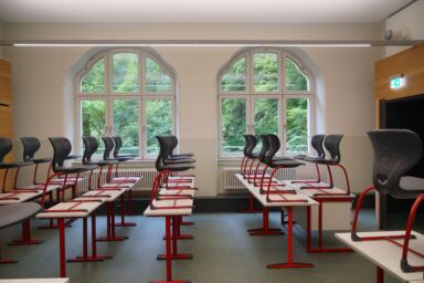 Kepler Gymnasium nach der Renovierung 2024 in Tübingen 05 Wikimedia klein
